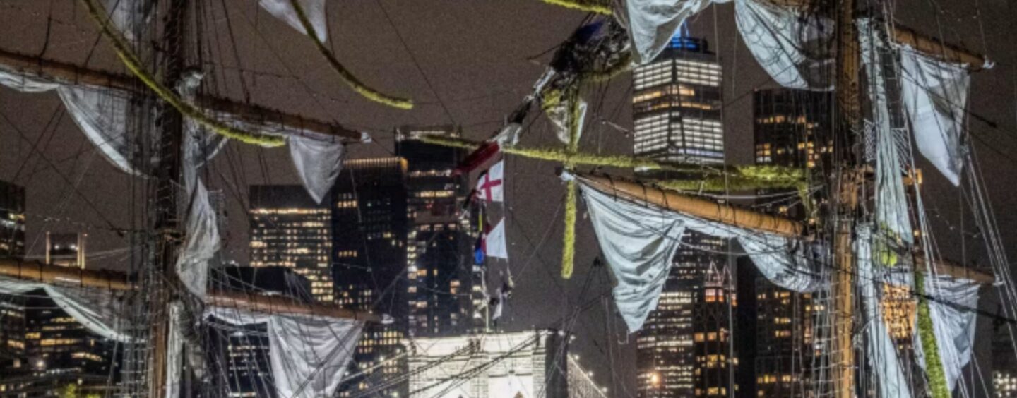 ‘I Thought it Was a Movie’: Mexican Ship’s Crash into With Brooklyn Bridge Leaves Locals in Disbelief